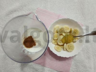 Bananų kefyro kokteilis Žingsnis 2