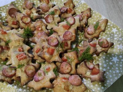 Eglutės pica su dešra ir sūriu pagrindine nuotrauka