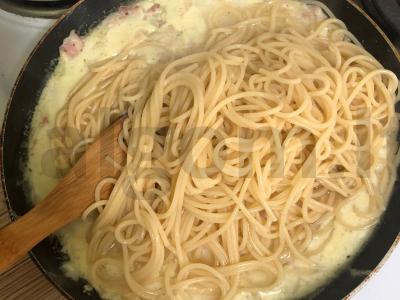 Makaronai carbonara iš Zhannet Žingsnis 3