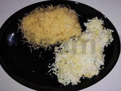 Gardžios krevečių ir česnakų salotos Žingsnis 1