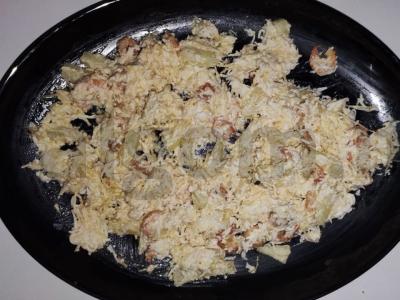 Gardžios krevečių ir česnakų salotos pagrindine nuotrauka