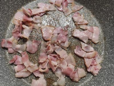 Naminiai makaronai carbonara su šonine Žingsnis 1