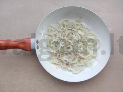 Sultingas lašiša su korėjietiškomis morkomis pomidoruose Žingsnis 1