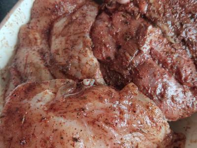 Vištienos filė su kumpiu ir sūriu, marinuota adžikoje Žingsnis 1