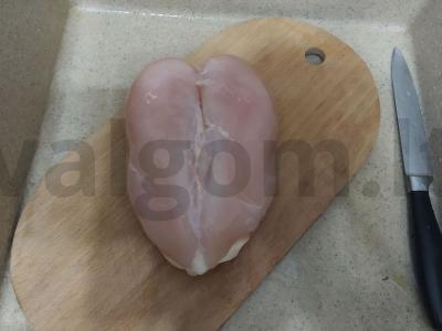 Troškinta vištienos krūtinėlė pomidorų pastoje Žingsnis 1