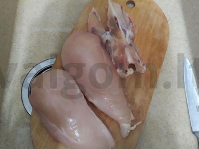 Troškinta vištienos krūtinėlė pomidorų pastoje Žingsnis 2