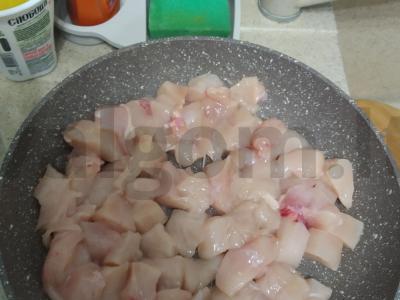 Troškinta vištienos krūtinėlė pomidorų pastoje Žingsnis 4