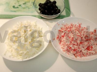 Užkandis su krabų lazdelėmis Žingsnis 1