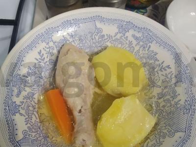 Vištienos sriuba su daržovėmis pagrindine nuotrauka