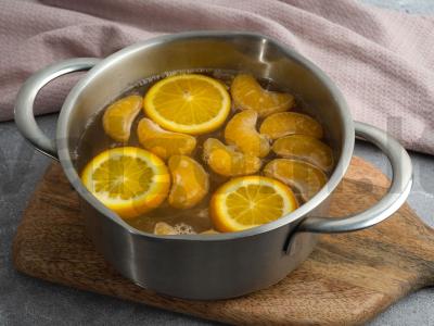 Džiovintų ananasų, mandarinų ir apelsinų kompotas Žingsnis 2