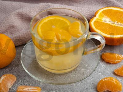 Džiovintų ananasų, mandarinų ir apelsinų kompotas pagrindine nuotrauka