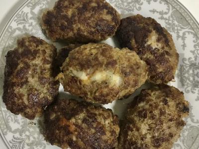 Maltos jautienos kotletai su sūriu pagrindine nuotrauka