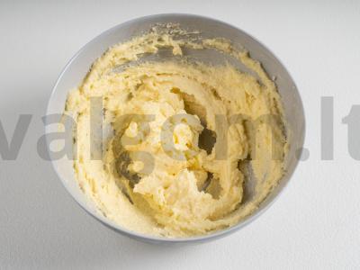 Mandarinų keksas su pienu Žingsnis 2