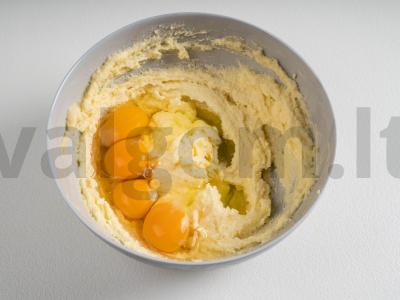Mandarinų keksas su pienu Žingsnis 3
