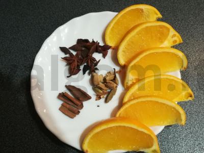 "Vitamin" kompotas su prieskoniais Žingsnis 2