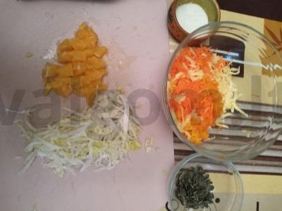 Vitaminum salotos su apelsinais, morkomis ir moliūgų sėklomis Žingsnis 2