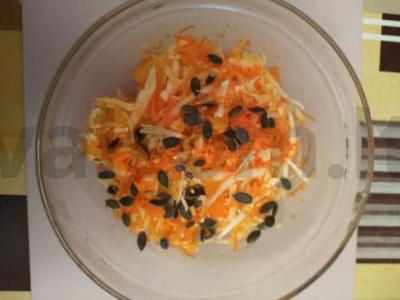 Vitaminum salotos su apelsinais, morkomis ir moliūgų sėklomis pagrindine nuotrauka