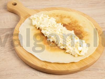 Kiaušiniais ir sūriu įdaryti blyneliai Žingsnis 3
