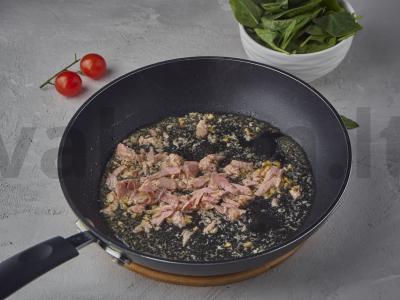 Makaronai su tunu ir špinatais Žingsnis 2