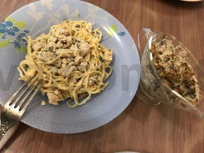 Vištienos makaronai su kreminiu grybų padažu pagrindine nuotrauka