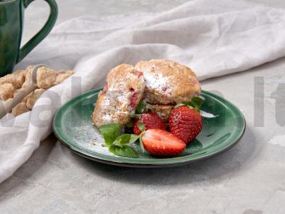 Naminiai sausainiai su braškėmis pagrindine nuotrauka