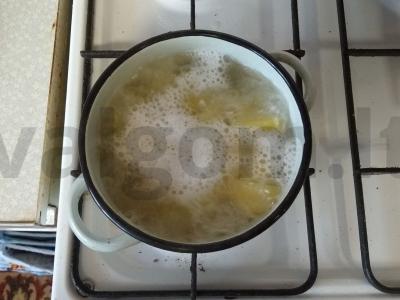 Bulvių košė su dešra ir agurkais Žingsnis 5