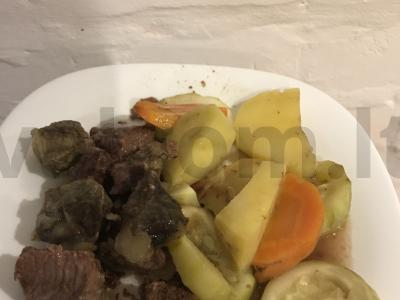 Troškinys ketaus puode pagrindine nuotrauka