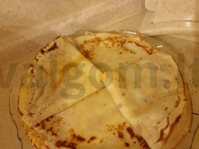 Blyneliai ant pieno pagrindine nuotrauka