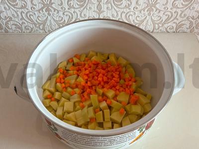 Rausvosios lašišos sriuba Žingsnis 2