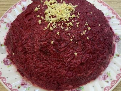 Paprasta silkė po kailiniais pagrindine nuotrauka