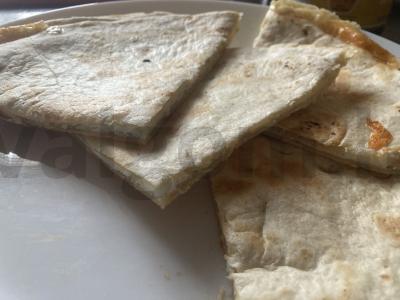Greitas omletas pitos duonoje pagrindine nuotrauka