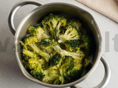 Vaivorykštinio upėtakio filė su brokolių tyre Žingsnis 2