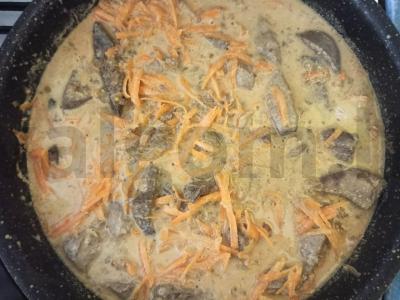 Kefyre troškintos jautienos kepenys Žingsnis 4