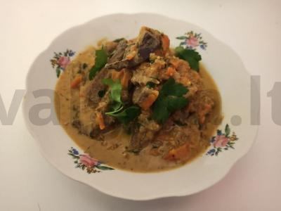 Kefyre troškintos jautienos kepenys pagrindine nuotrauka