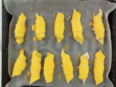 Pikantiški mini kruasanai su kumpiu ir sūriu Žingsnis 4