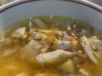 Kūdikių arba dietinė sriuba su vištienos krūtinėlėmis pagrindine nuotrauka