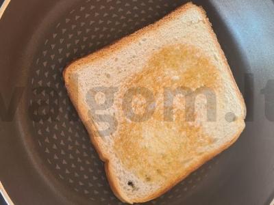 Kiaušinis ant skrebučio su pomidorais Žingsnis 1