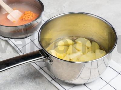 Lęšių sriuba su daržovėmis ir spanguolėmis Žingsnis 1