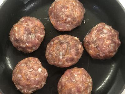 Mėsos kukuliai su daržovėmis pomidorų padaže Žingsnis 4