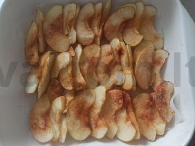 Obuoliai karamelėje pagrindine nuotrauka