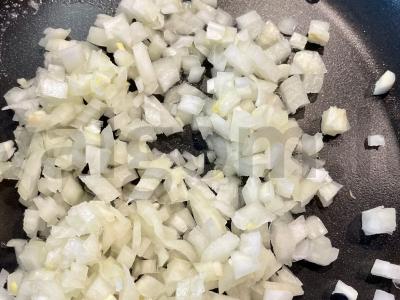 Bulvių troškinys su malta mėsa, grybais ir Provanso žolelėmis Žingsnis 2