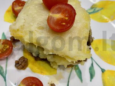 Bulvių troškinys su malta mėsa, grybais ir Provanso žolelėmis pagrindine nuotrauka