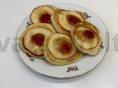 Obuolių blyneliai pagrindine nuotrauka