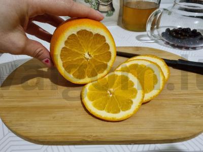 Serbentų ir apelsinų arbata. Žingsnis 1
