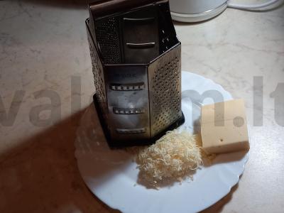 Tartaletės su konservuota lašiša, grietine ir sūriu Žingsnis 2