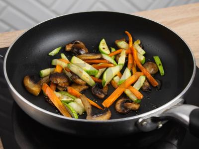 Soba su graikinių riešutų padažu Žingsnis 3