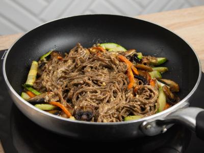 Soba su graikinių riešutų padažu Žingsnis 4