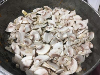 Bulvės, troškintos su grybais Žingsnis 3
