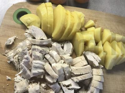 Kiaušinienė su bulvėmis ir kaimiška vištiena Žingsnis 1