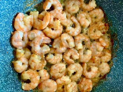 Rukolos salotos su krevetėmis Žingsnis 3